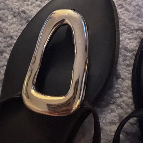 Steve Madden Knola Leather Sandals
With Gold Size: 9 - Picture 5 of 6